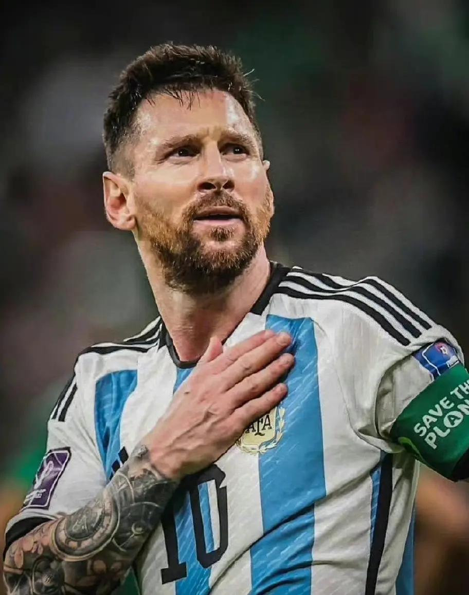 华体会官网- 最后时刻胜出引发热议！，姆巴佩在老鹰比赛中重要助攻赢得满堂喝彩